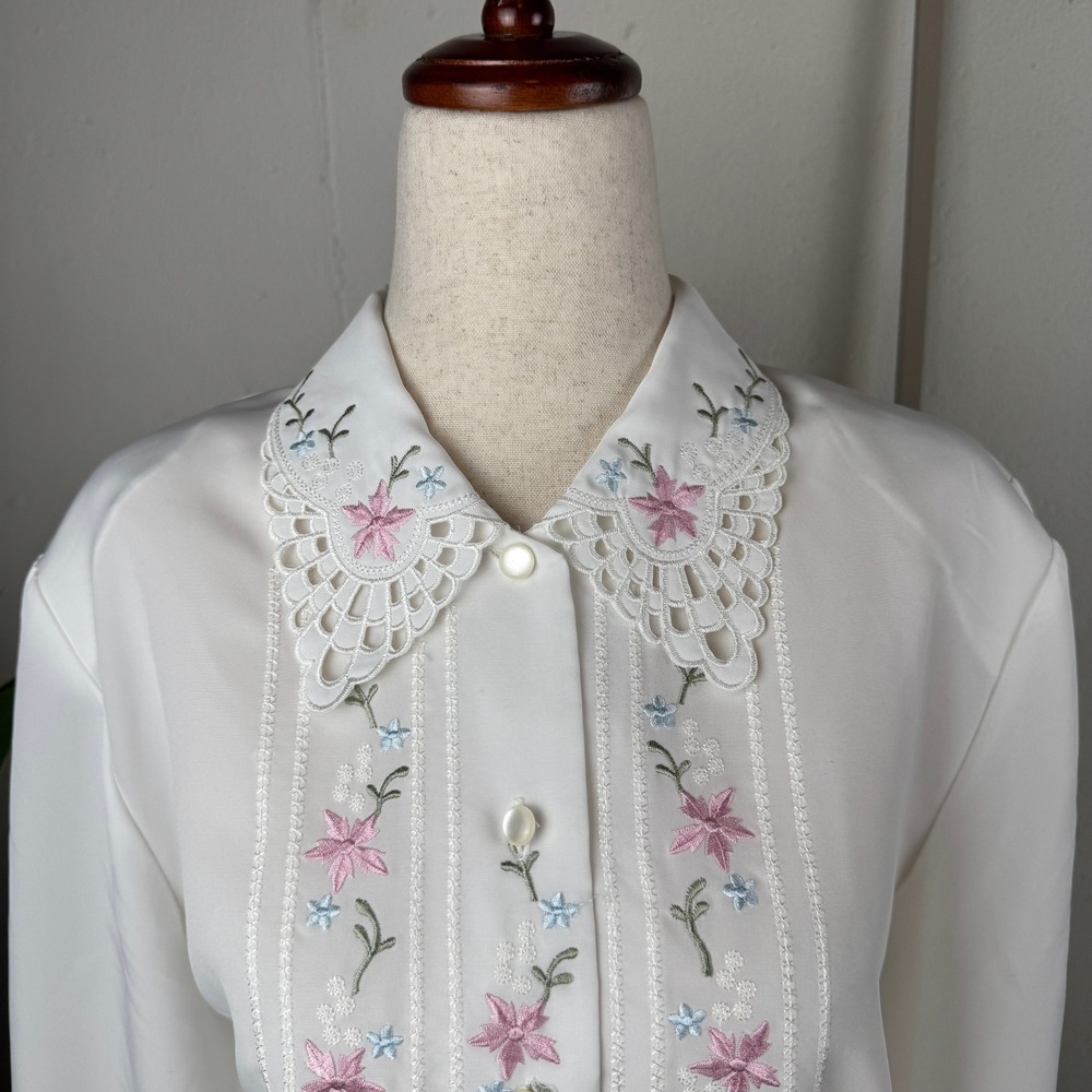 Cottagecore Grandmacore Embroidered Doily Collar Vintage White Floral Blouse 10